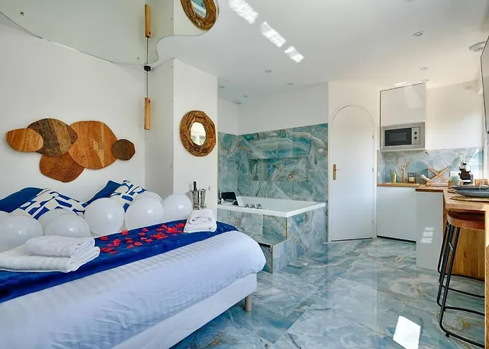 Welcome To Santorini